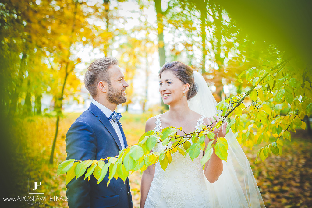jesienny plener ślubny