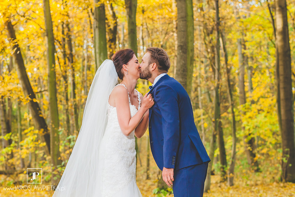 jesienny plener ślubny